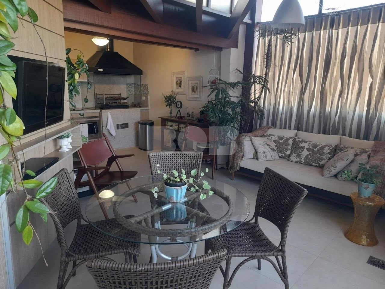 Vendo Apartamento de Cobertura Contendo 280,00