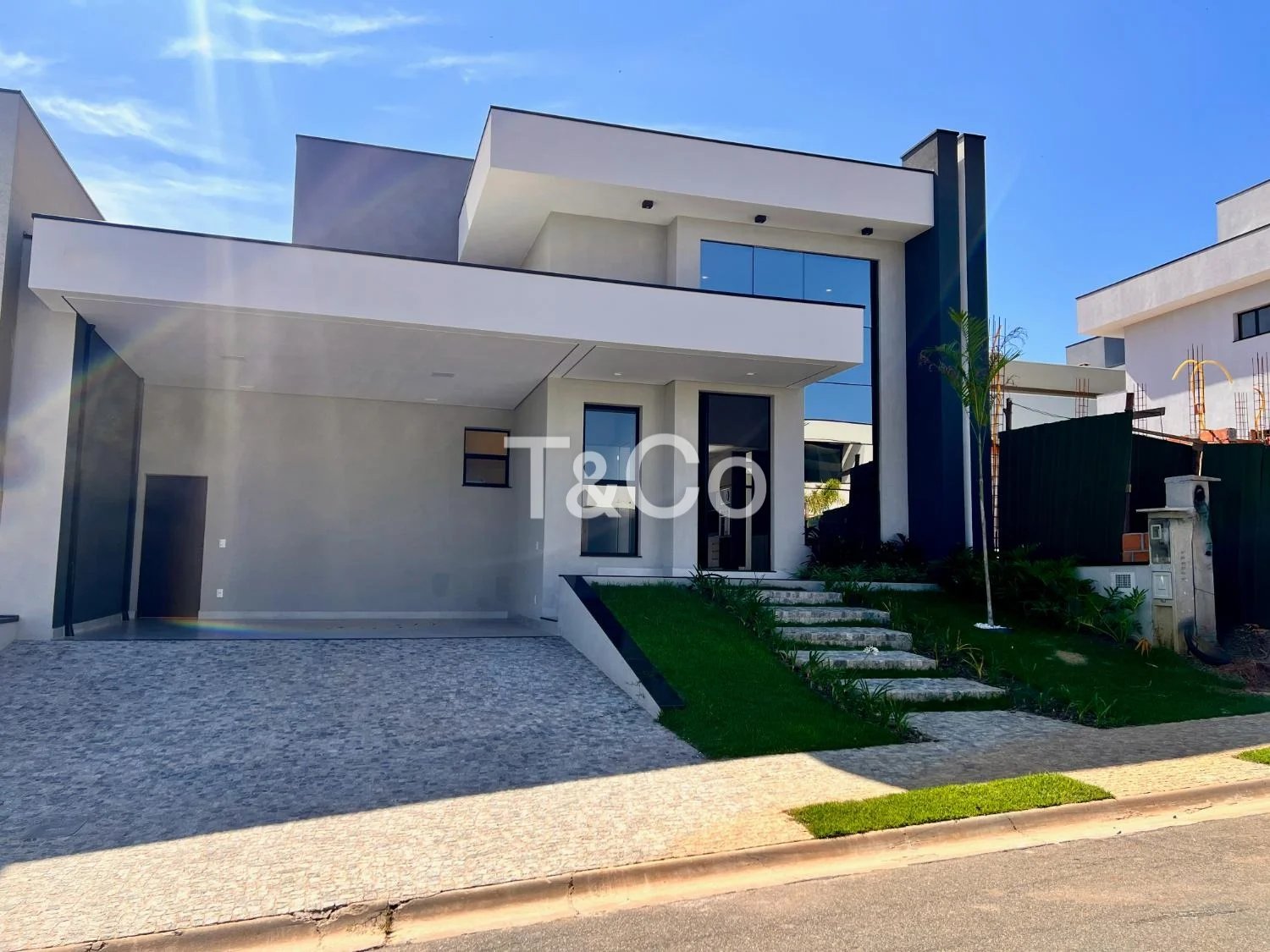 Casa Em Condomínio Com 3 Suítes No Bairro Roncáglia Em Valinhos