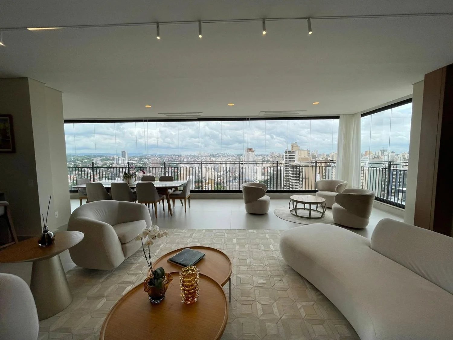 Apartamento À Venda Com 3 Dormitórios No Cambuí Em Campinas