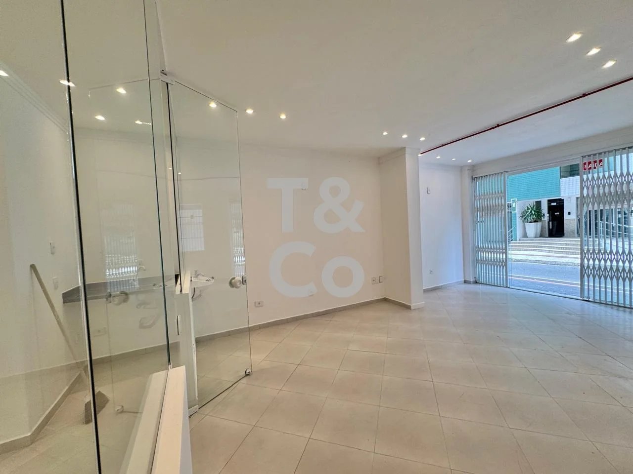 Sala Comercial Para Locação No Centro de Balneário Camboriú