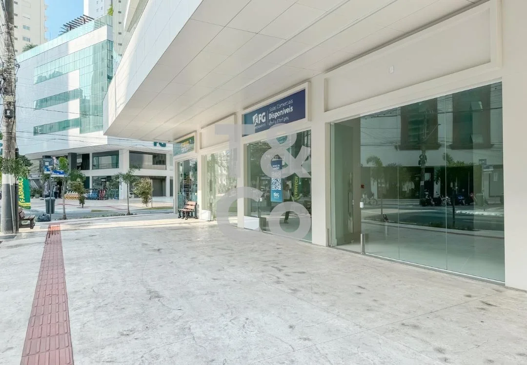 Salão Comercial Para Venda e Locação Na Avenida Brasil No Skyline Tower Em Balneário Camboriú