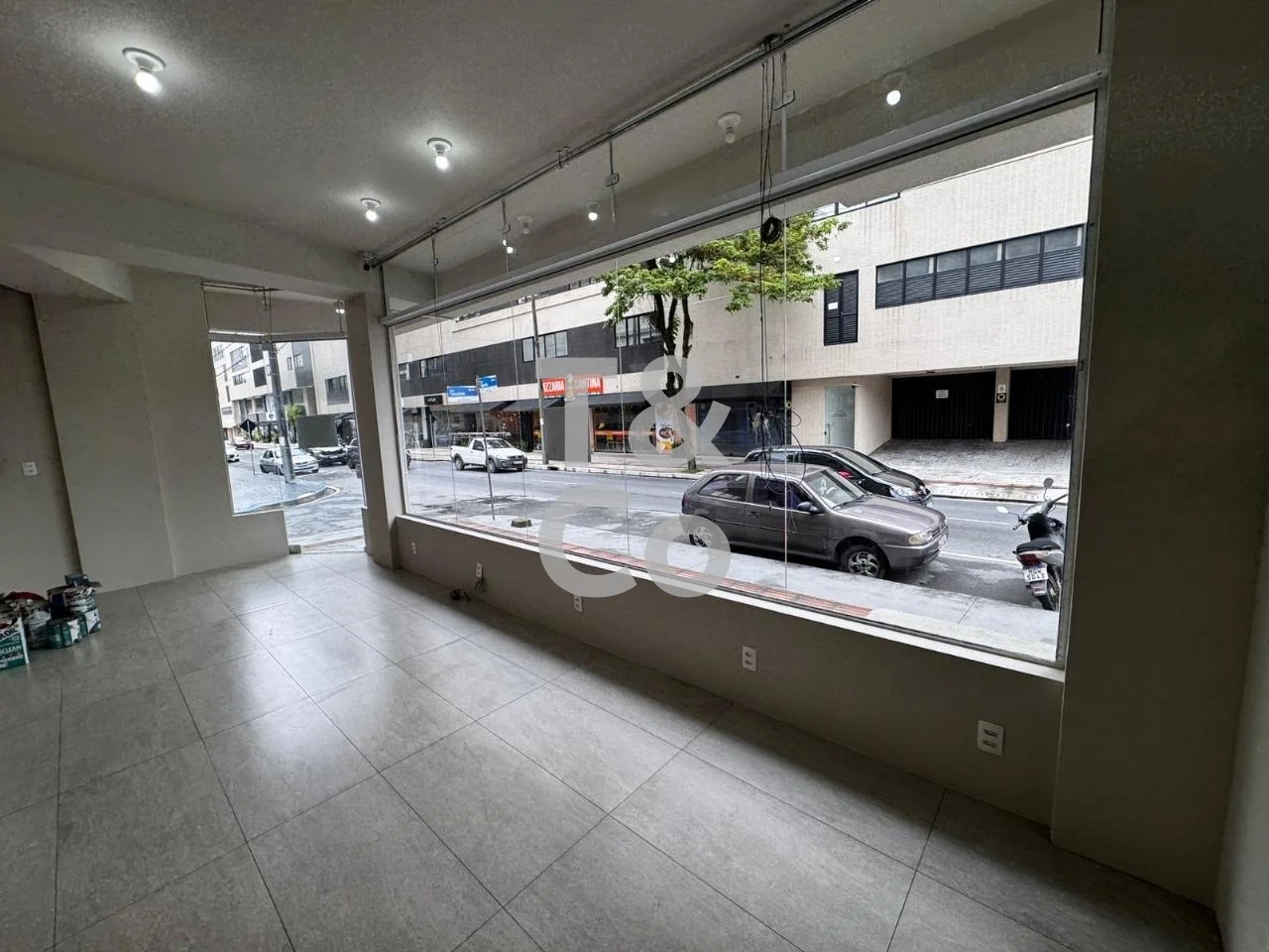Sala Comercial Para Alugar Com 1 Dormitório No Nações Em Balneário Camboriú