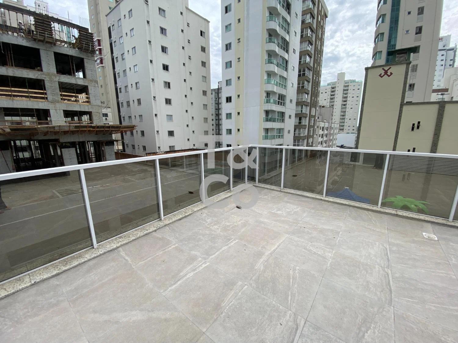 Apartamento À Venda Com 3 Dormitórios No Centro Em Balneário Camboriú