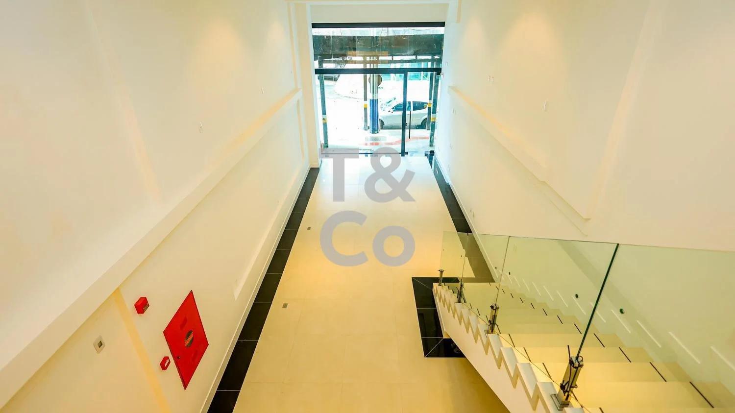 Sala Comercial À Venda Em Balneário Camboriú Com 175m Mezanino e 1 Vaga Privativa